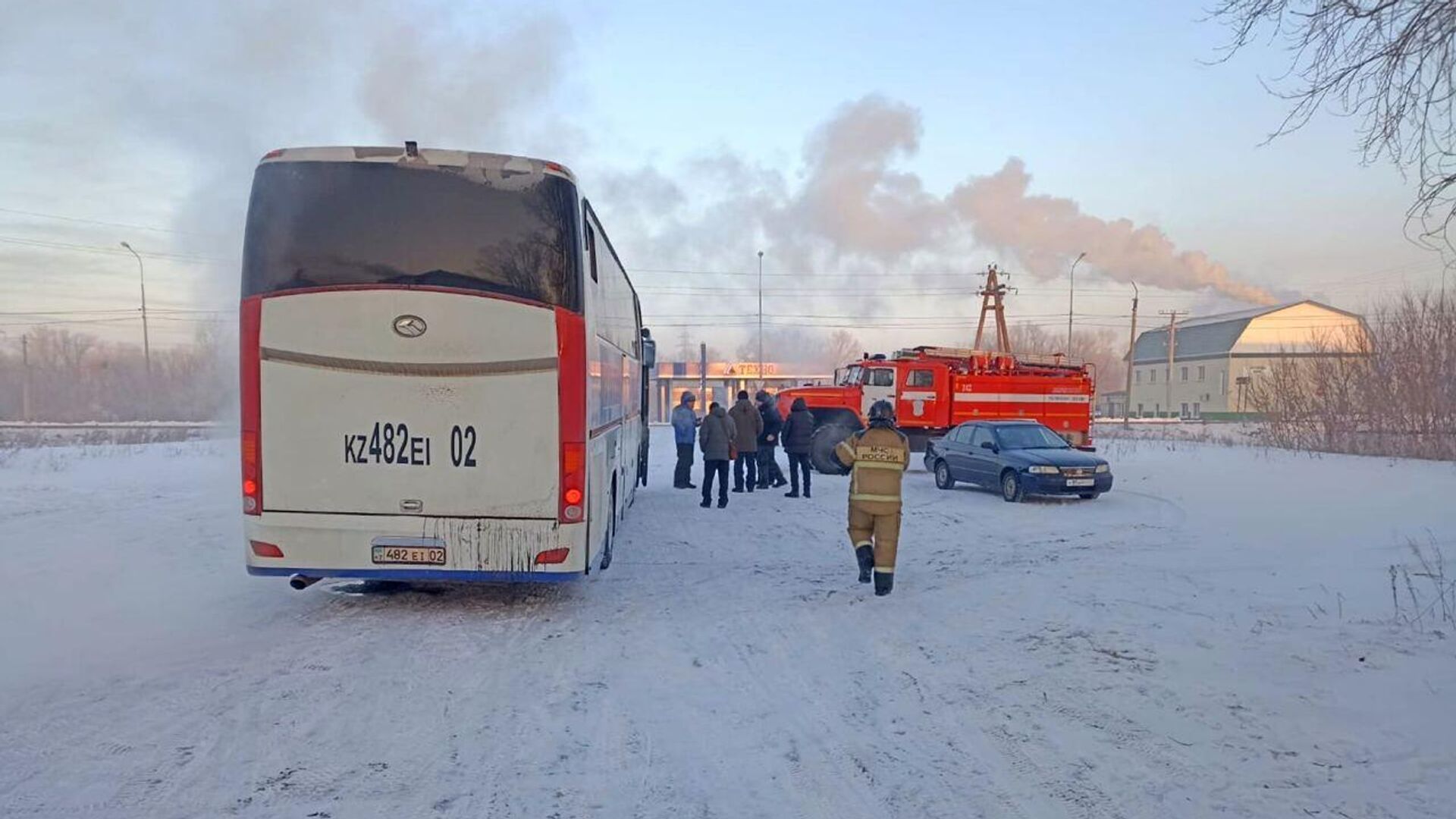 На Алтае спасли 34 человека, застрявших на заснеженной автотрассе - РИА  Новости, 09.12.2023