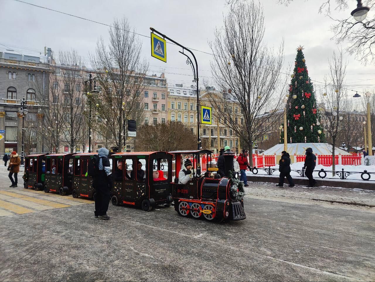 В центре Петербурга открыли рождественскую ярмарку - РИА Новости, 09.12.2023