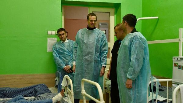 Губернатор Рязанской области Павел Малков во время встречи с получившими ранения бойцами в военном госпитале