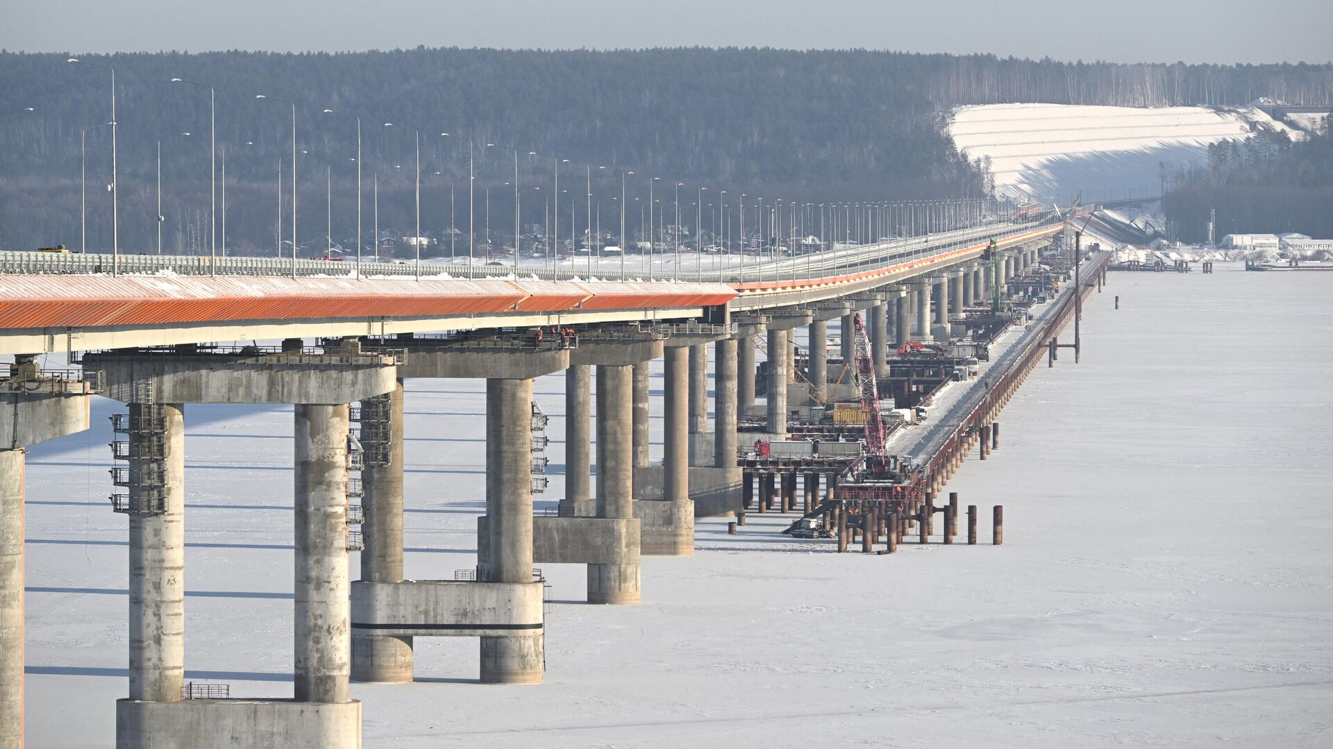 Мост протяженностью более 3300 метров через Волгу на участке скоростной автомобильной трассы М-12 Восток - РИА Новости, 1920, 14.12.2023