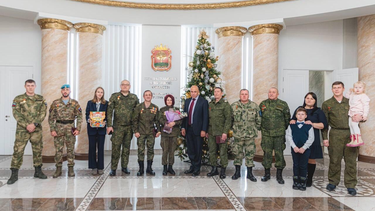 Ветераны специальной военной операции награждены в Липецкой области почетным знаком правительства региона Во славу земли Липецкой - РИА Новости, 1920, 11.12.2023