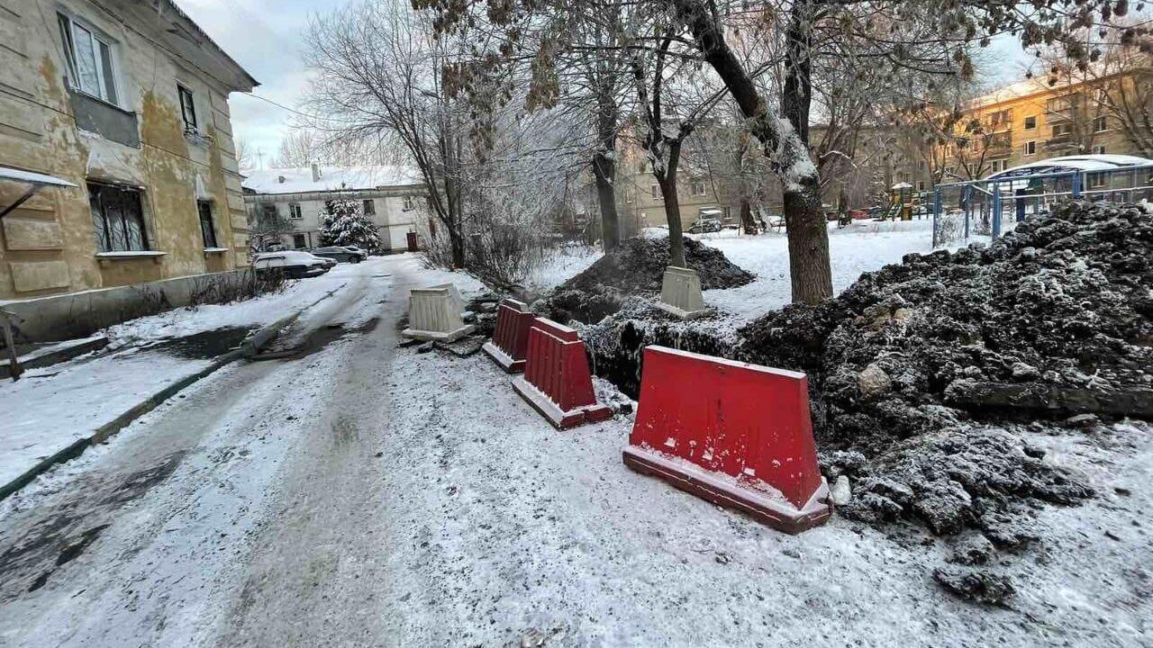 В Челябинске ребенок провалился в яму с кипятком - РИА Новости, 11.12.2023