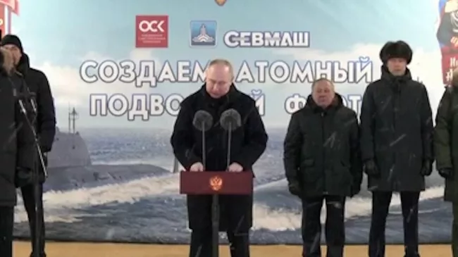 Путин: Мы последовательно оснащаем флот самой современной техникой