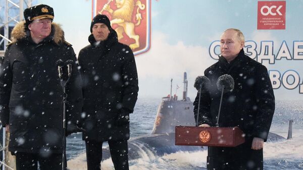 Президент РФ Владимир Путин принимает участие в торжественной церемонии подъема военно-морских флагов на атомных подводных крейсерах Император Александр III и Красноярск на производственном объединении Севмаш в Северодвинске. 11 декабря 2023