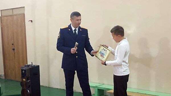 СК в Приморье поблагодарил школьника, который спас 7-летнюю девочку от напавшего алабая