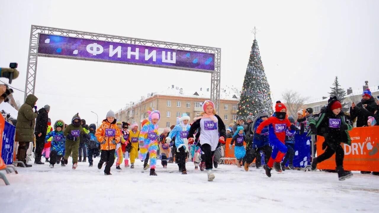 Карнавальный забег Space Carnival-2023 в Центральном городском парке Королева - РИА Новости, 1920, 11.12.2023