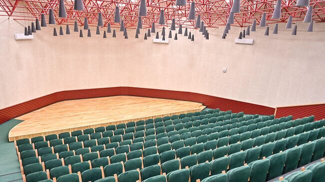 Зал 100 фонарей Московского дворца пионеров