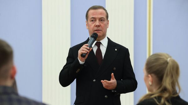 Зампред Совбеза РФ Д. Медведев во время встречи со школьниками и студентами, посвященной Дню Конституции РФ. 11 декабря 2023