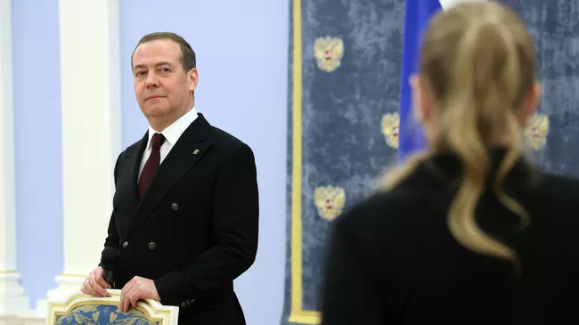 Заместитель председателя Совета безопасности РФ Дмитрий Медведев во время встречи со школьниками и студентами, приуроченной ко Дню Конституции России. 11 декабря 2023
