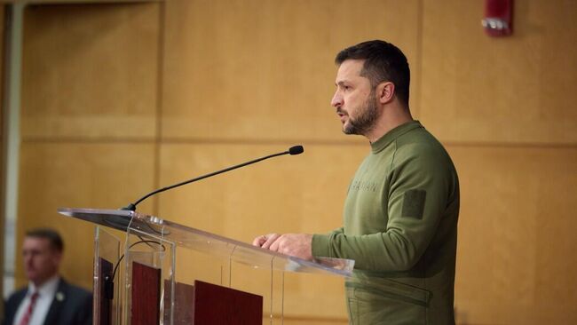 Президент Украины Владимир Зеленский во время выступления в Университете обороны США