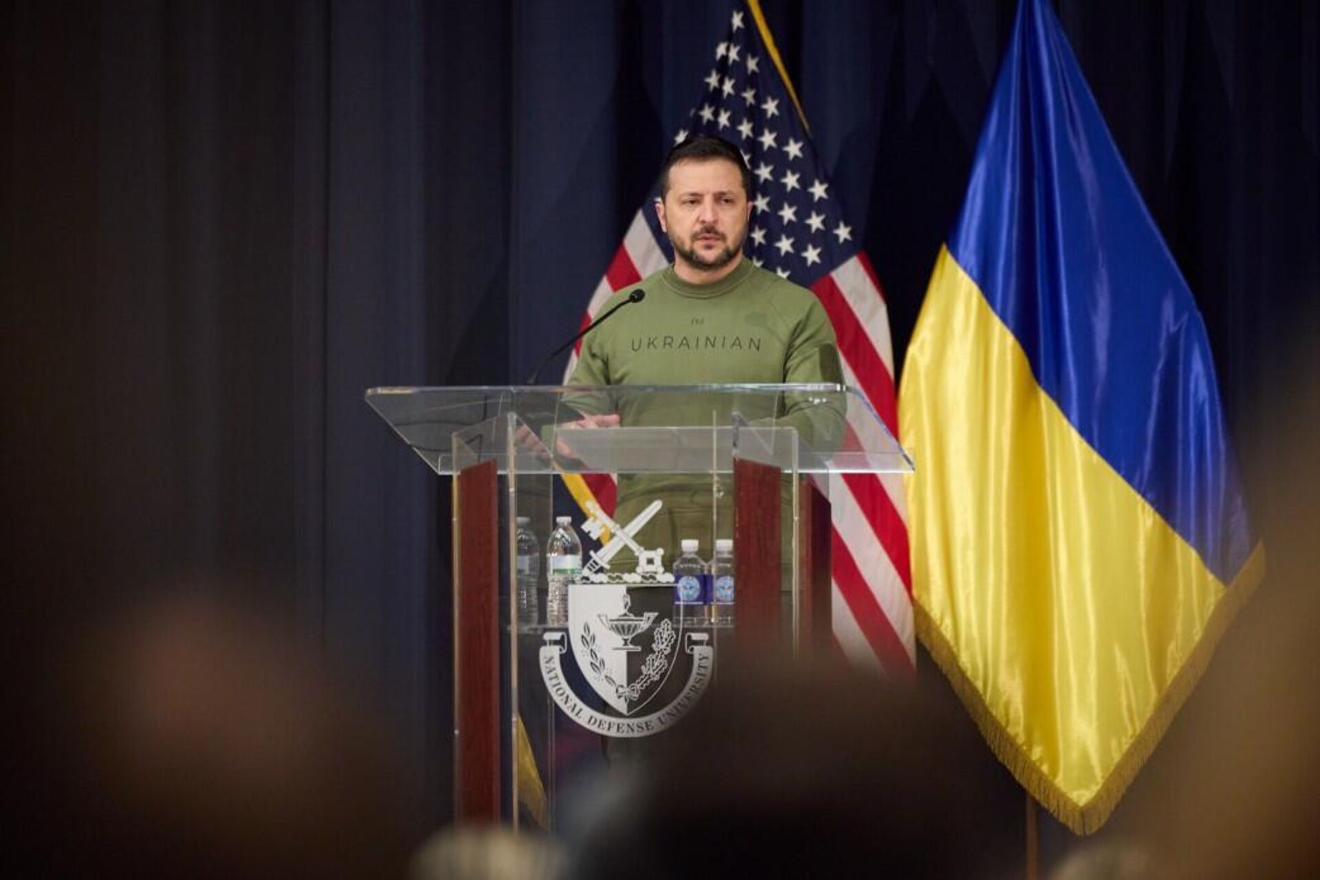 Президент Украины Владимир Зеленский во время выступления в университете обороны США - РИА Новости, 1920, 13.12.2023