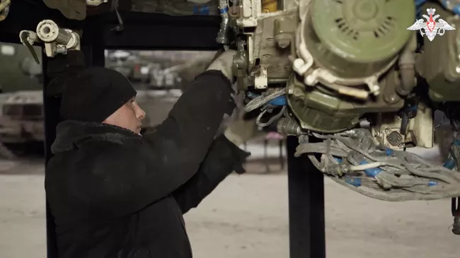 Ремонт тяжелой гусеничной техники и танков в батальонах группировки войск Запад на Купянском направлении