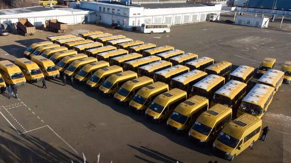 Почти 50 новых автобусов получили сельские школы Оренбургской области