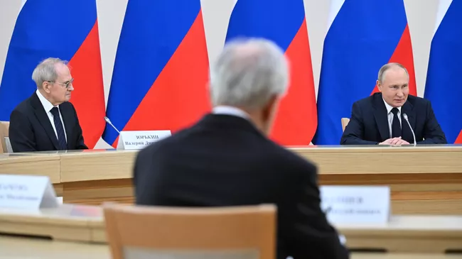 Президент РФ Владимир Путин во время встречи с судьями Конституционного суда
