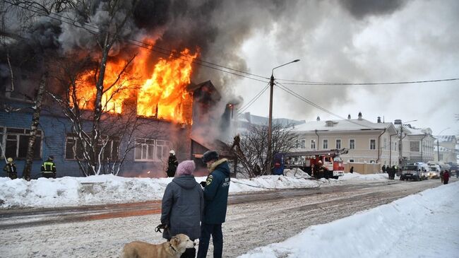 Пожар в жилом деревянном доме в Вологде