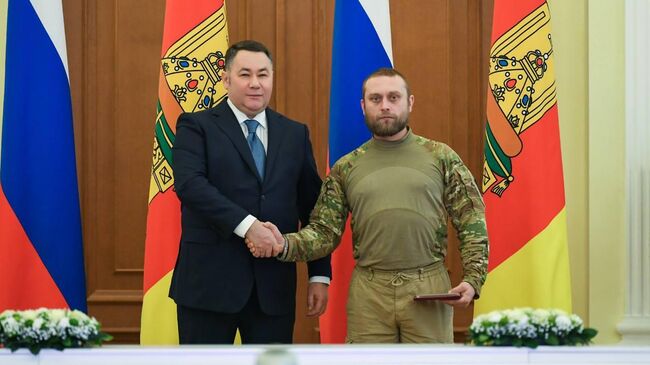 Губернатор Игорь Руденя во время вручения наград жителям Тверской области