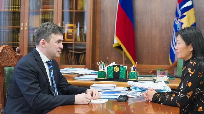 Губернатор Ивановской области Станислав Воскресенский и генеральный директор онлайн-площадки Вайлдберриз Татьяна Бакальчук во время встречи