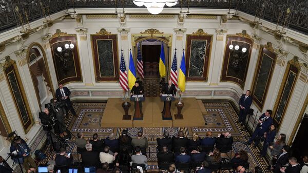Президент США Джо Байден и президент Украины Владимир Зеленский проводят пресс-конференцию в Белом доме 