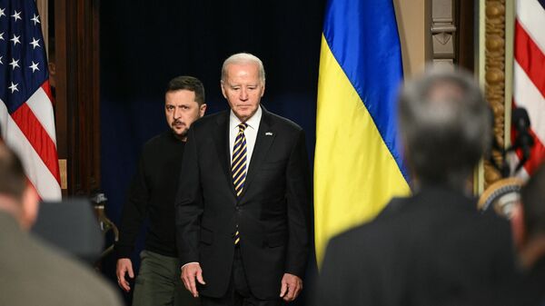 Президент Украины Владимир Зеленский и президент США Джо Байден перед началом пресс-конференции в Вашингтоне