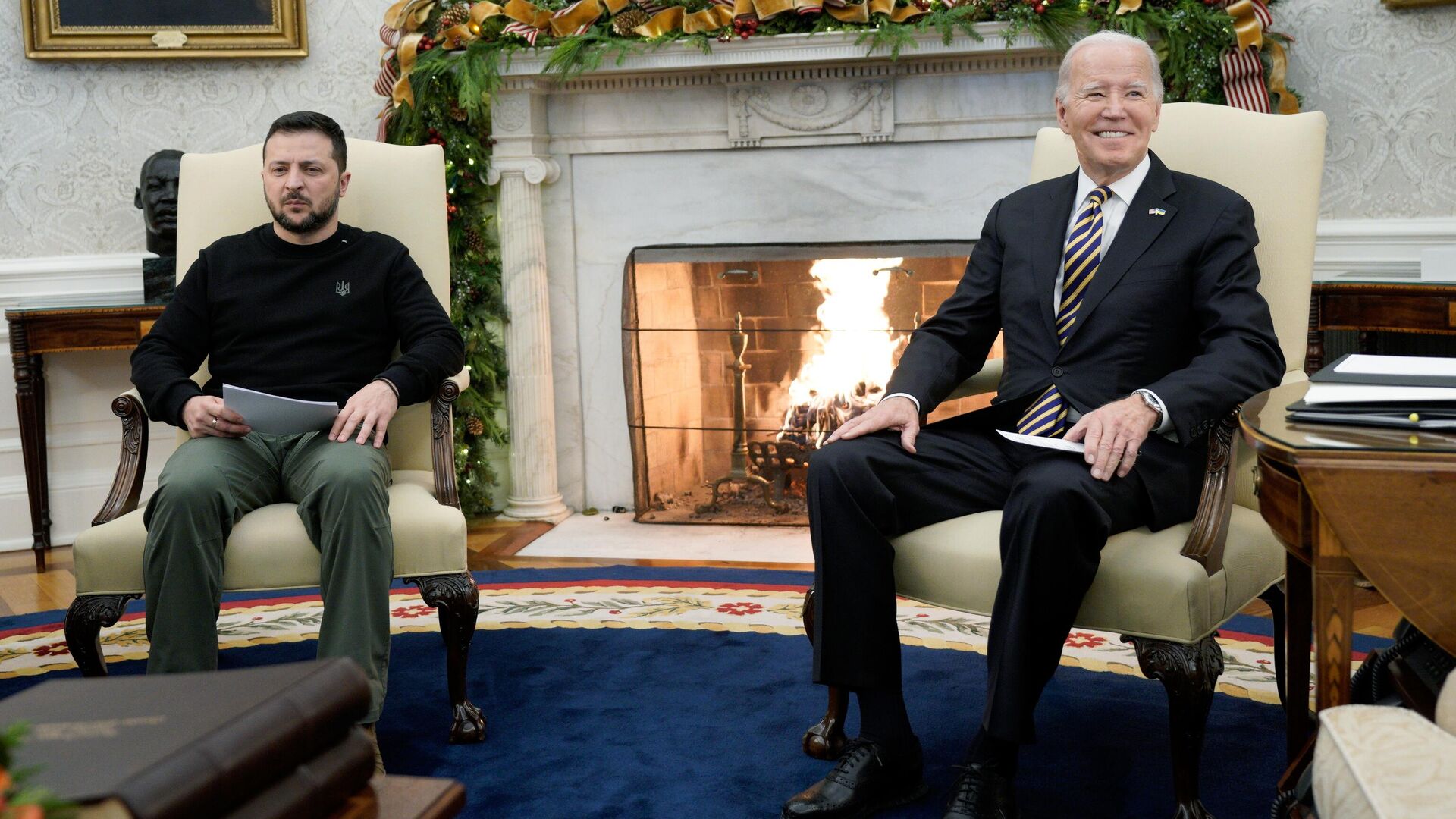 Президент Украины Владимир Зеленский и президент США Джо Байден во время встречи в Белом доме - РИА Новости, 1920, 26.05.2024