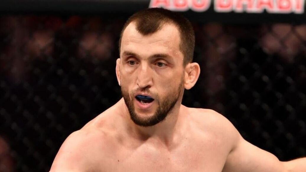 Салихов потерпел досрочное поражение на турнире UFC в Лас-Вегасе