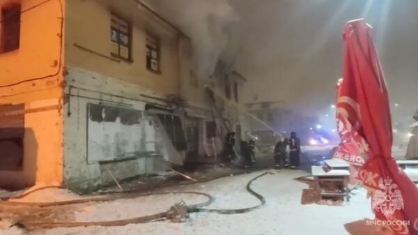 Пожар в складском помещении в центре Санкт-Петербурга
