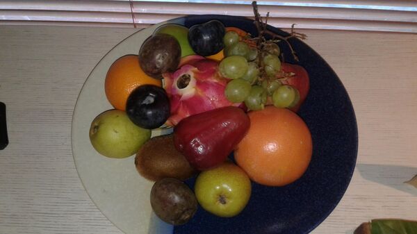 Тарелка с фруктами - подарок туристам при заселении