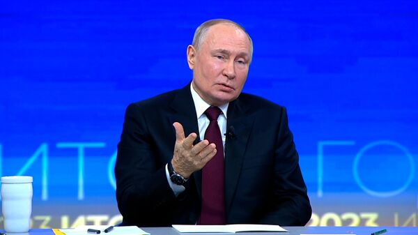 Путин: государство не должно мешать развитию блогосферы