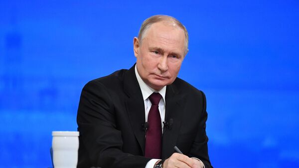 Путин заявил, что Россия будет укреплять железнодорожную отрасль