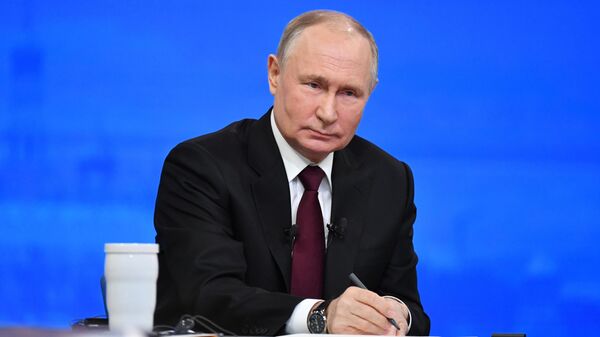 Президент Владимир Путин проводит совместную прямую линию с гражданами и большую пресс-конференцию с журналистами в Гостином дворе