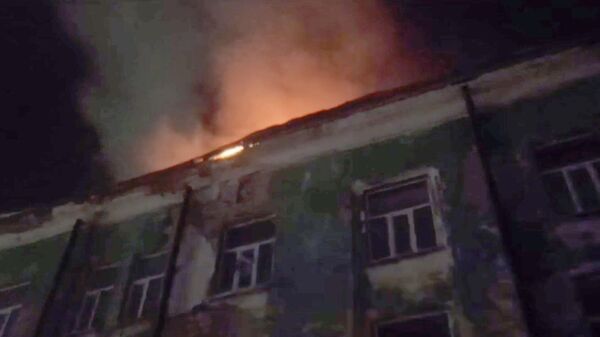 Пожар на кровле производственного цеха в Свердловской области