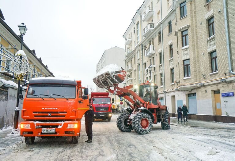 Уборка снега в Москве