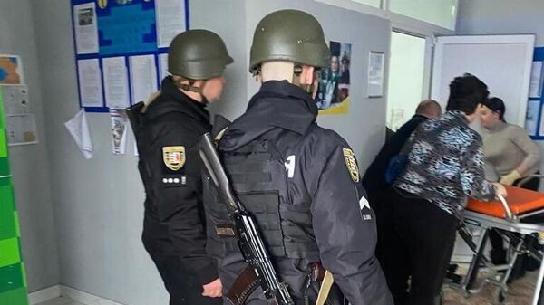Полиция на месте взрыва в Закарпатье