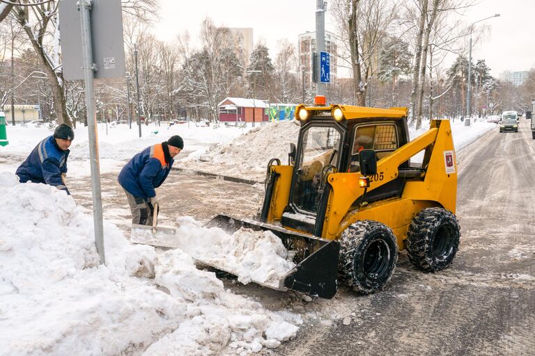 Уборка снега в Москве