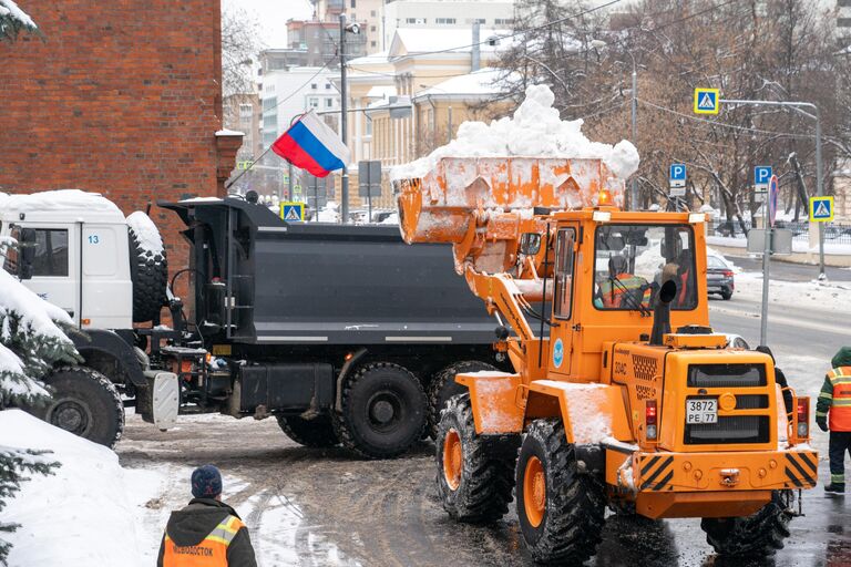 Уборка снега в Москве