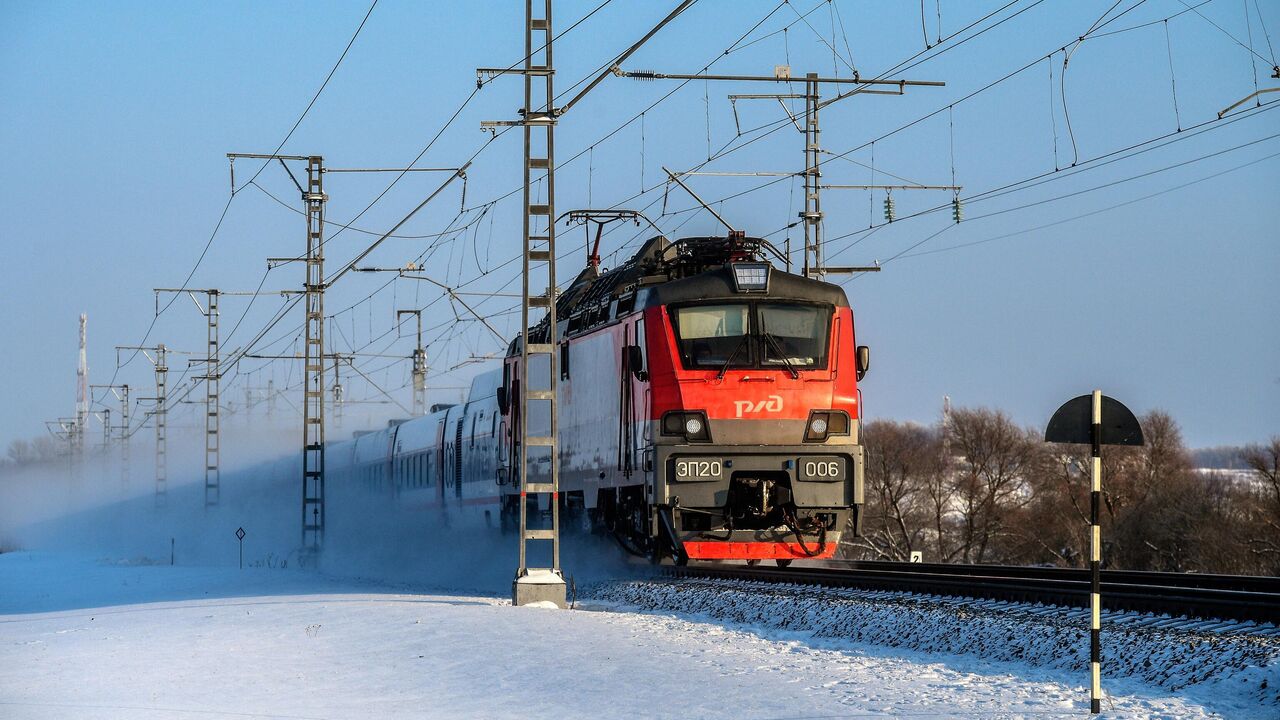 Под Пермью пассажиров поезда высадили за 51 километр до нужной станции -  РИА Новости, 23.01.2024