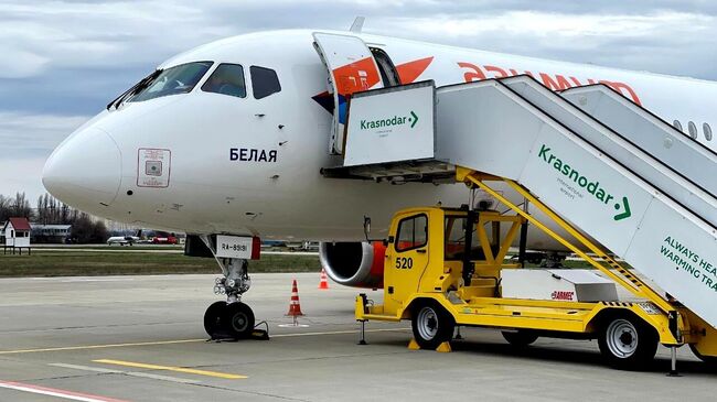 Самолет Superjet 100 авиакомпании Азимут