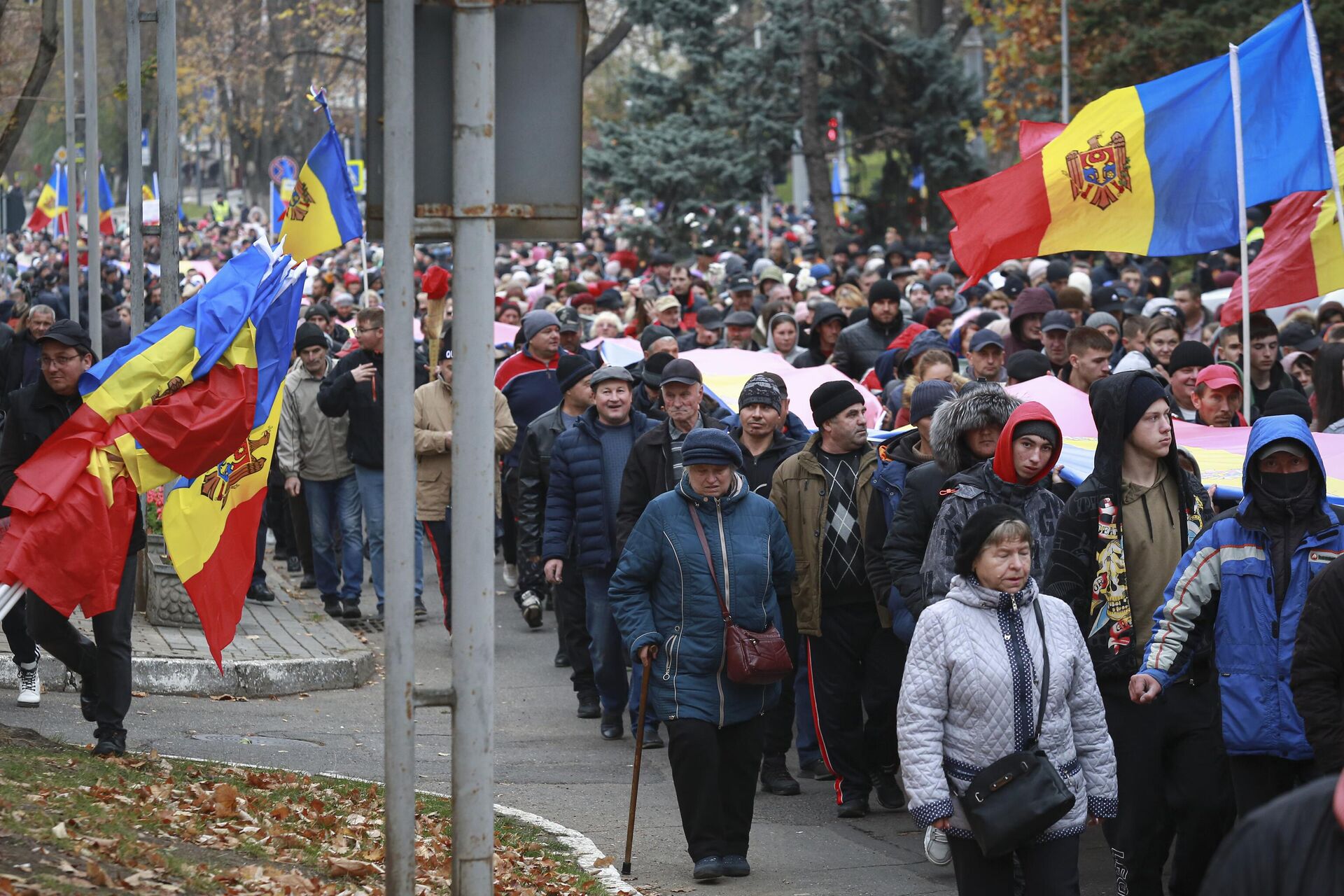 Люди во время акции протеста в Кишиневе - РИА Новости, 1920, 07.08.2024