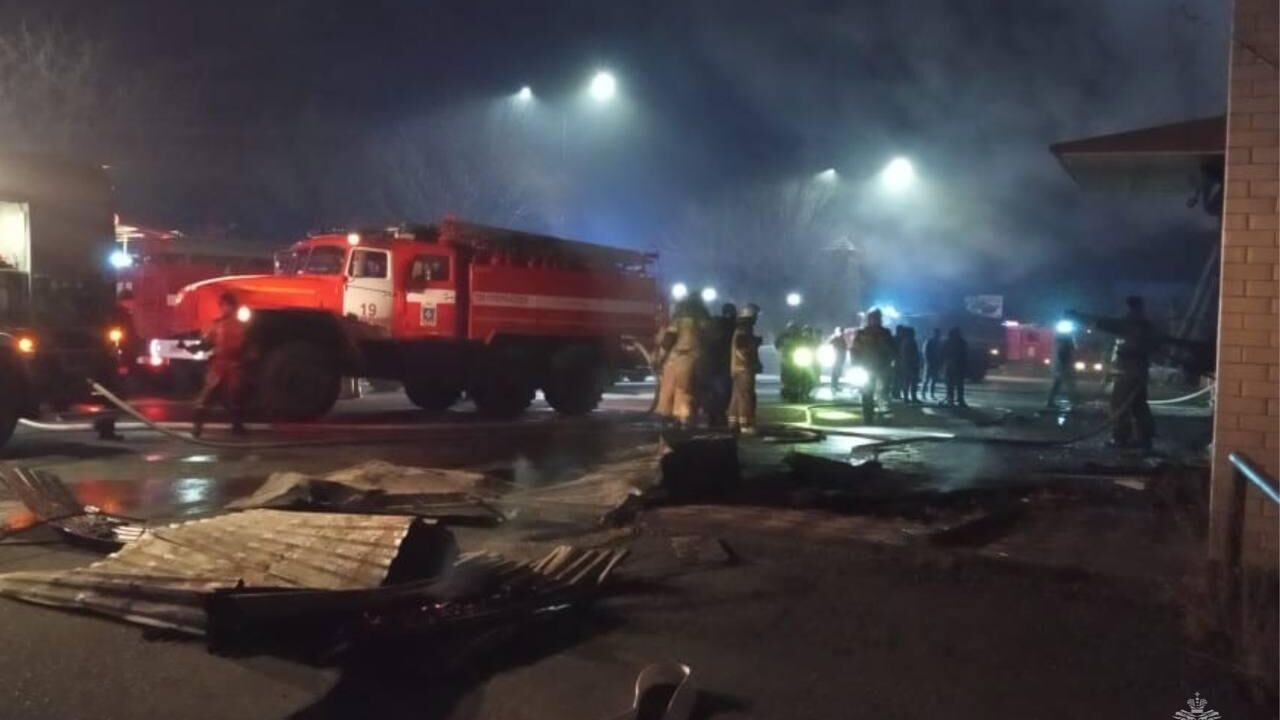 Место пожара в торговом центре Башни в Северной Осетии. 16 декабря 2023 - РИА Новости, 1920, 16.12.2023