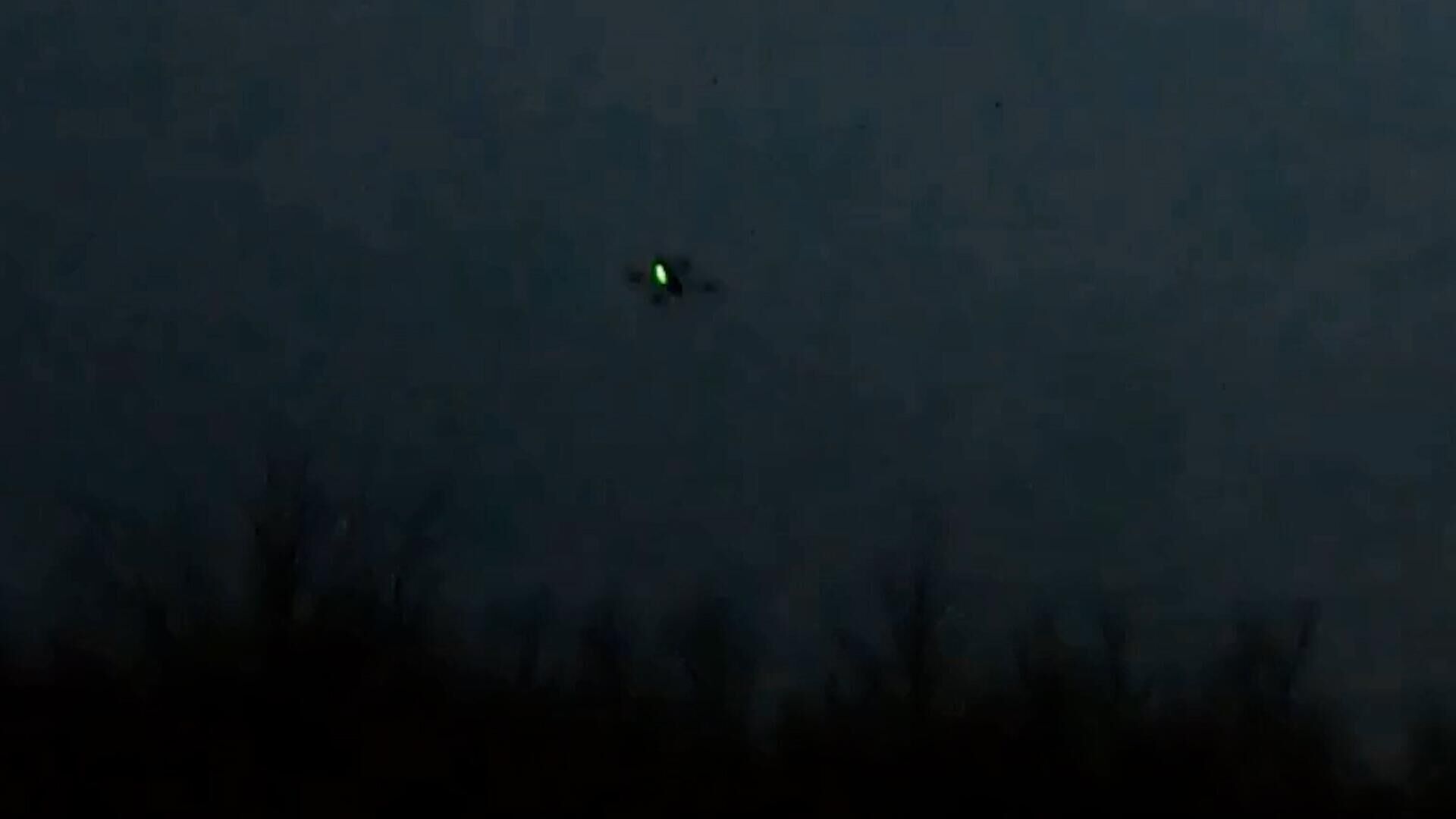 Тестирование первой ночной версии FPV-дрона Гастелло в зоне СВО - РИА Новости, 1920, 17.12.2023