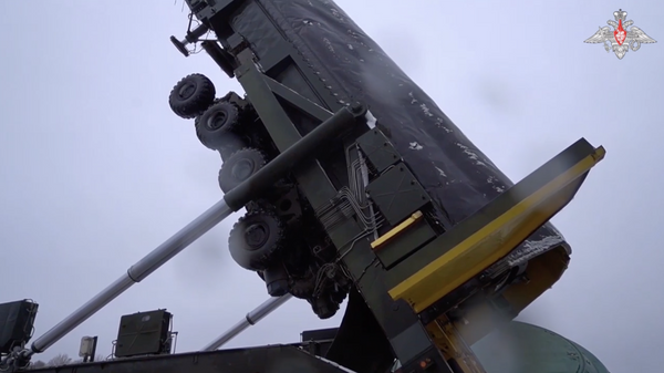 Межконтинентальная баллистическая ракета Ярс, которую загрузили в шахтную пусковую установку в козельском соединении РВСН в Калужской области