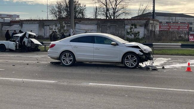 Место ДТП с участием автомобиля Volkswagen Passat и ВАЗ 2107 в городе Приморско-Ахтарск на Кубани