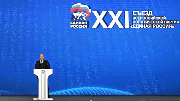 Владимир Путин на пленарном заседании политической партии Единая Россия