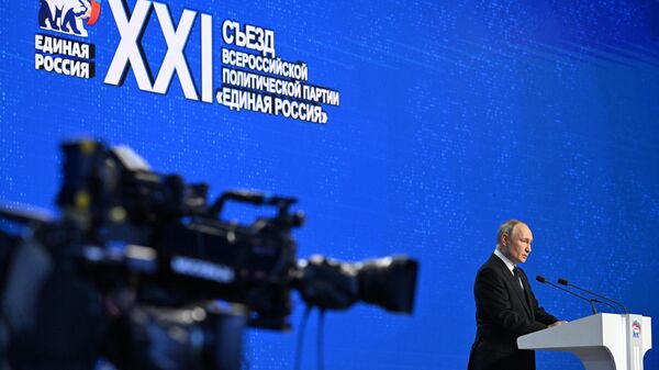 Президент РФ Владимир Путин на пленарном заседании XXI съезда Всероссийской политической партии Единая Россия