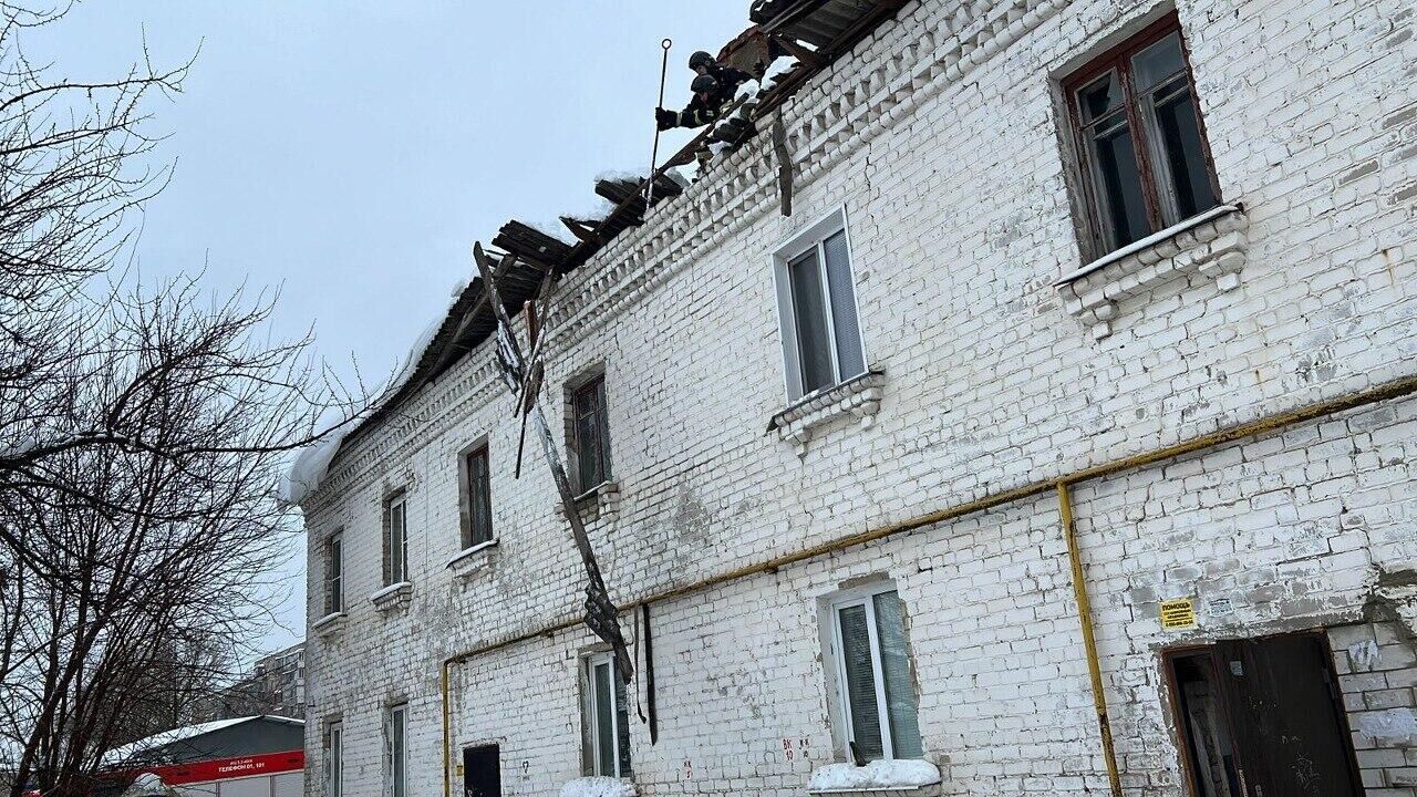 В Орле завели уголовное дело после обрушения крыши в жилом доме - РИА  Новости, 17.12.2023