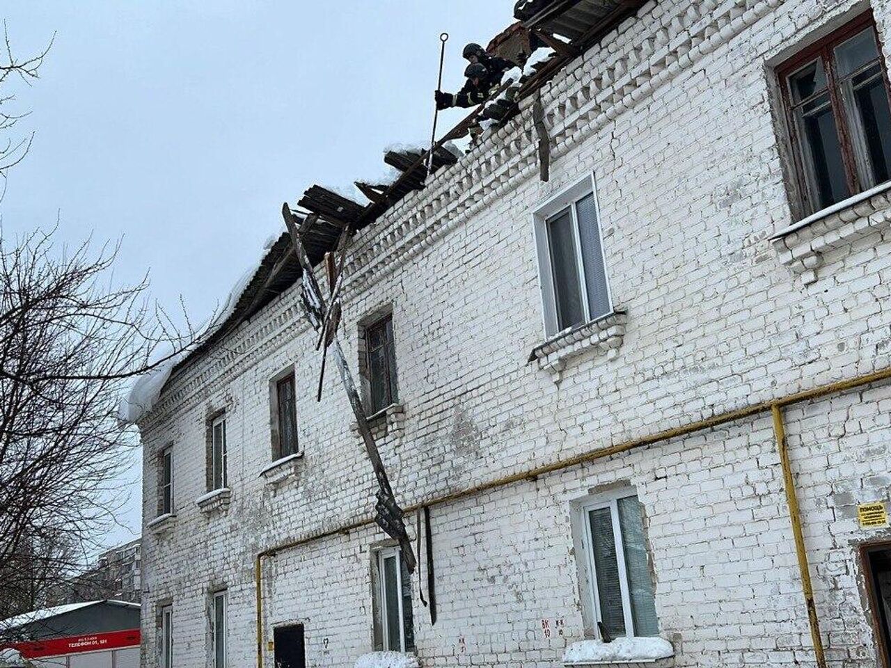 В Орле завели уголовное дело после обрушения крыши в жилом доме - РИА  Новости, 17.12.2023