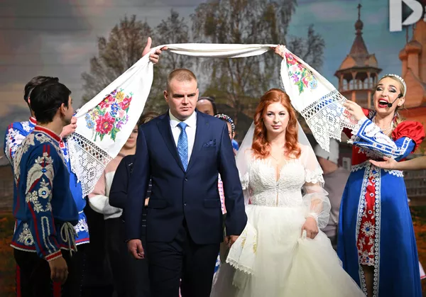 ロシア国際展示場とフォーラムでのクリミア結婚式