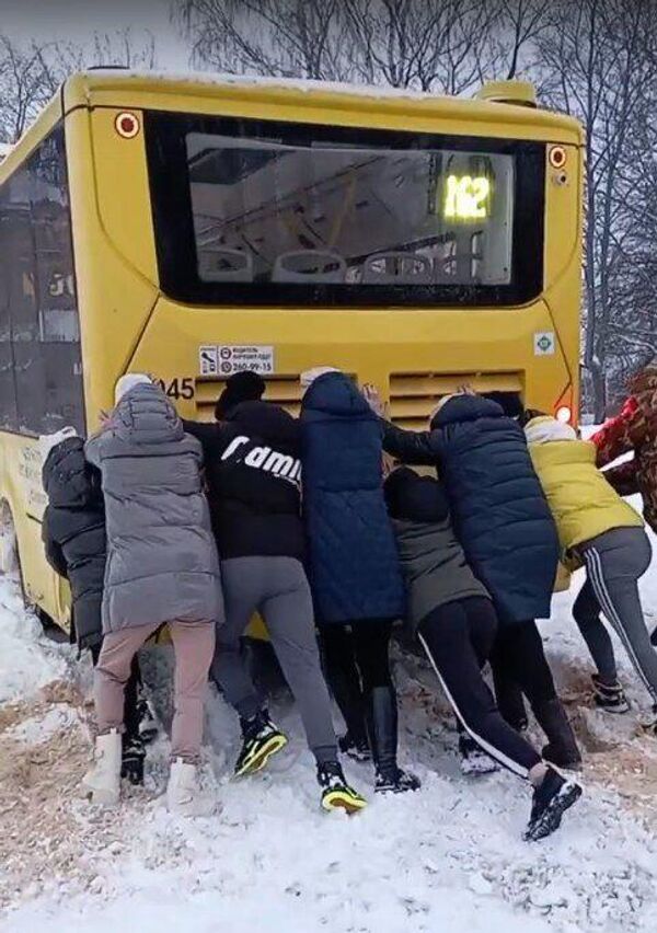 Последствия снегопада в Ярославле