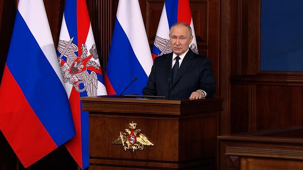 Путин и Шойгу на заседании коллегии Минобороны
