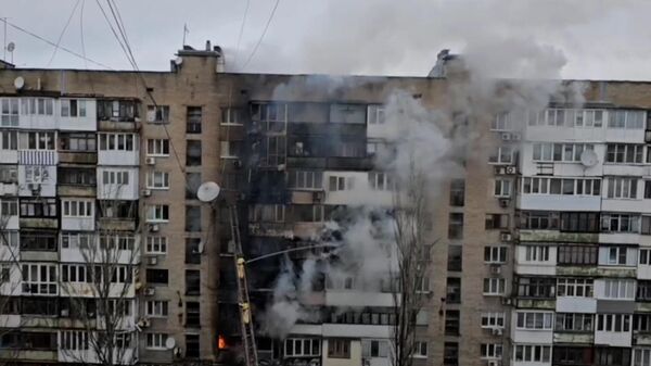 Девятиэтажный дом после обстрела ВСУ в Донецке